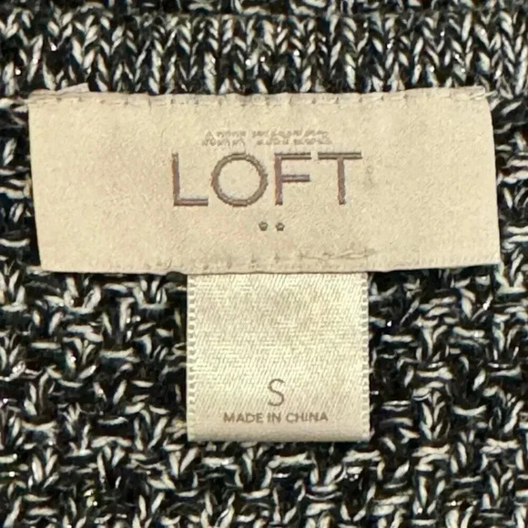 Ann Taylor Loft Women’s Small Heather Gray Sweater With Button Detailed Shoulder - Picture 4 of 7